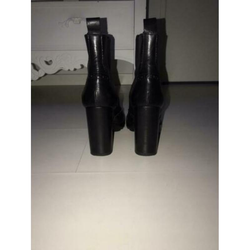 ZO GOED ALS NIEUW, Zara leren enkellaarsjes/ boots maat 38!