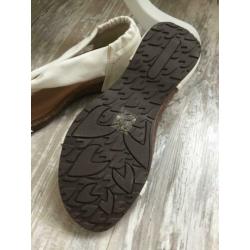 Wit met grijze sandalen van Dolcis. Maat 37. Nieuw!