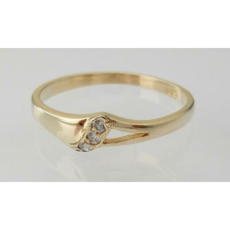 14 Karaat Gouden Dames Ring met 3 Witte Saffieren M17.75