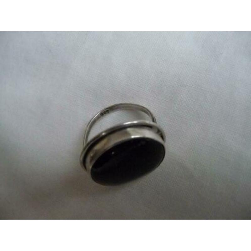 Oud zilveren(925)ring met grote onix steen (mt 20)