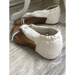 Wit met grijze sandalen van Dolcis. Maat 37. Nieuw!