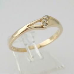 14 Karaat Gouden Dames Ring met 3 Witte Saffieren M17.75
