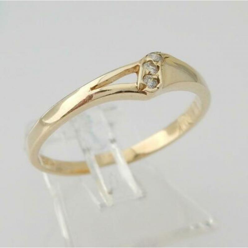14 Karaat Gouden Dames Ring met 3 Witte Saffieren M17.75