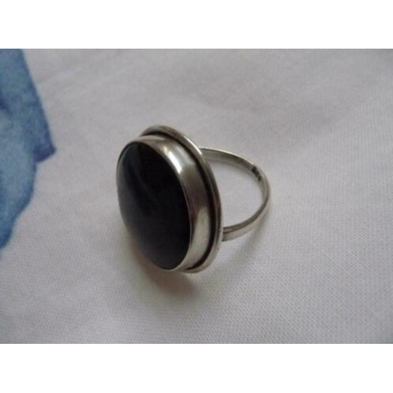 Oud zilveren(925)ring met grote onix steen (mt 20)
