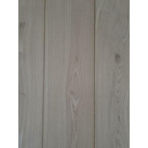 Nieuwe eikenvloer 60 m2 incl plinten,olie ,enz