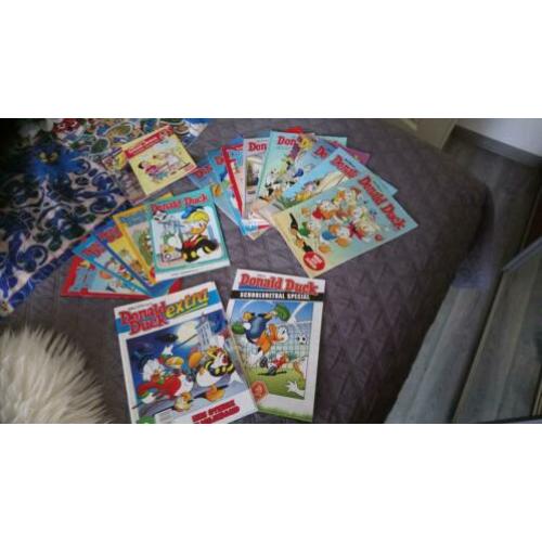 Stappel dunne Donald duck boekjes.
