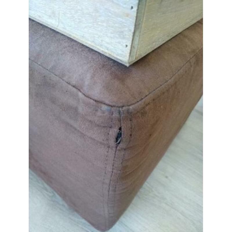 Bruine hoekbank met hocker en ligbank