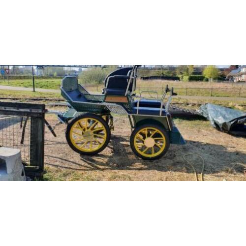 Te koop zeer mooie men cq marathon wagen met tuig.