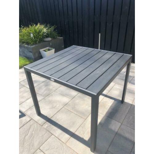 Zwarte jutlandia tuintafel