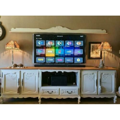 Schitterende gerestyld XL Queen Ann dressoir