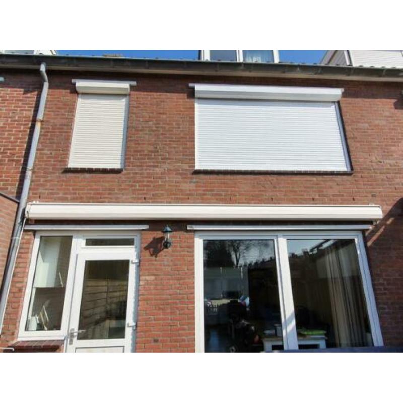Knikarmscherm 550cm uitval 3m
