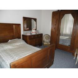Complete Art-Deco slaapkamer; Bed-commode-nachtkastje-kast