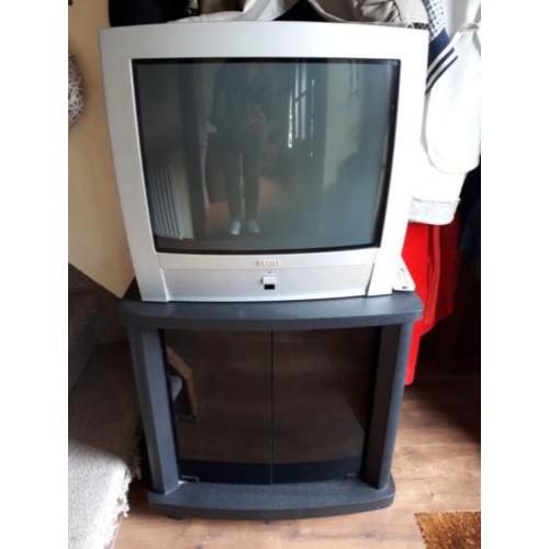 Vestel tv incl afstandbediening en tvkastje..