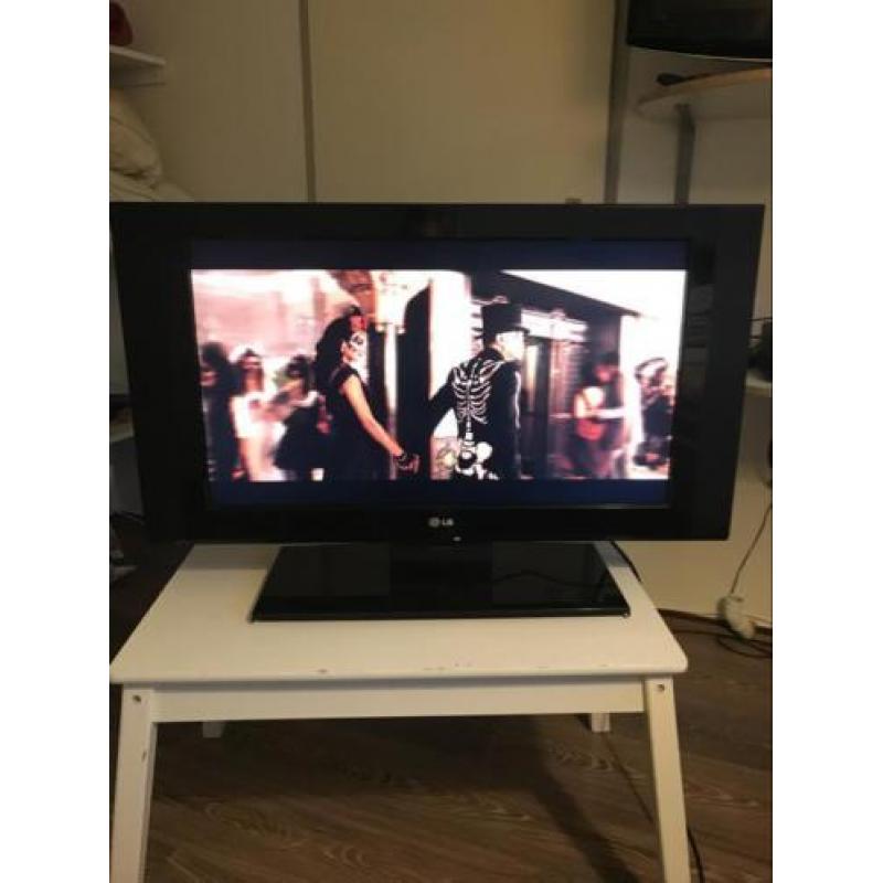 LG 32 HD Ready LCD TV