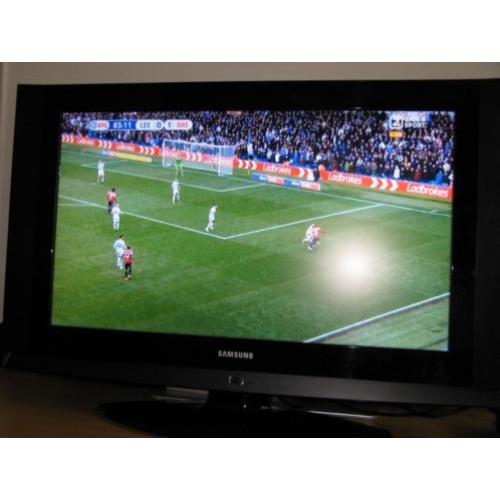Samsung televisie met 82 cm beeld.