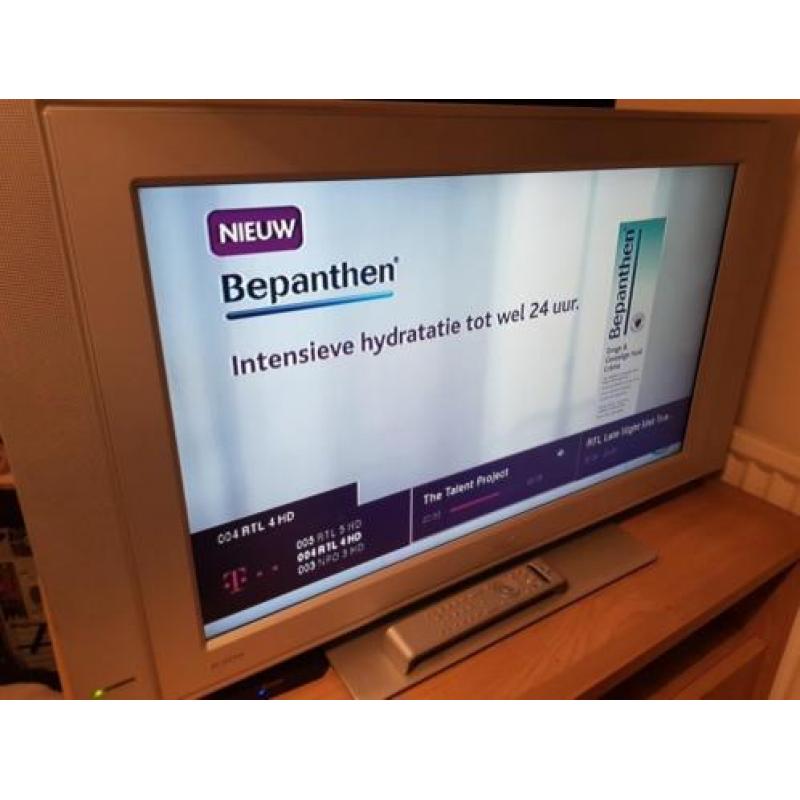 Philips lcd tv 82 cm