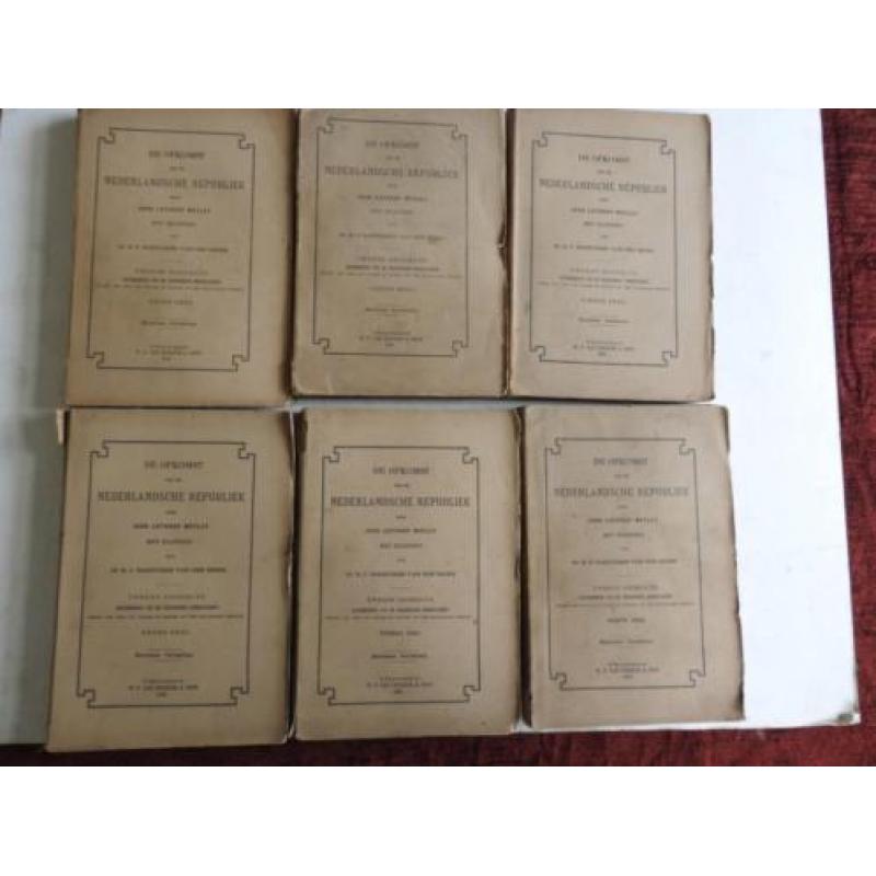 26 curieuze boekjes 19e 18e eeuw perkament, geschept papier