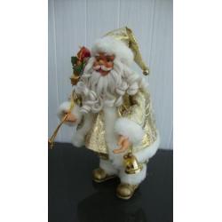 2 mooie kerstmannen en 1 kerstpop samen