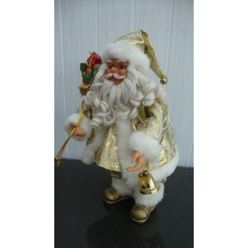 2 mooie kerstmannen en 1 kerstpop samen