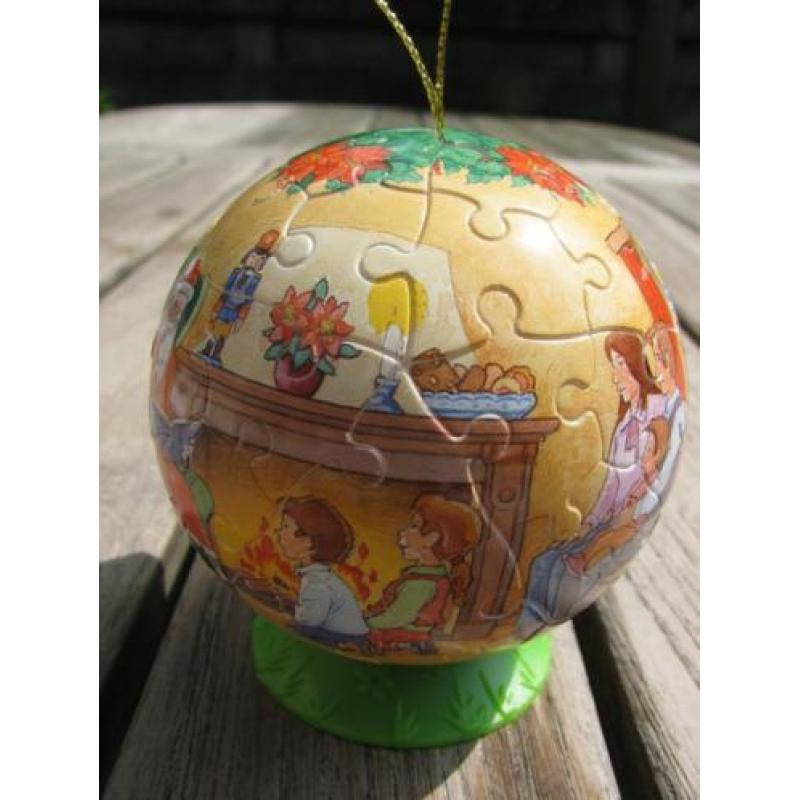 Ravensburger Puzzelbal Kerst Gezin bij kerstman en openhaard