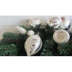 Kavel oude kerstballen