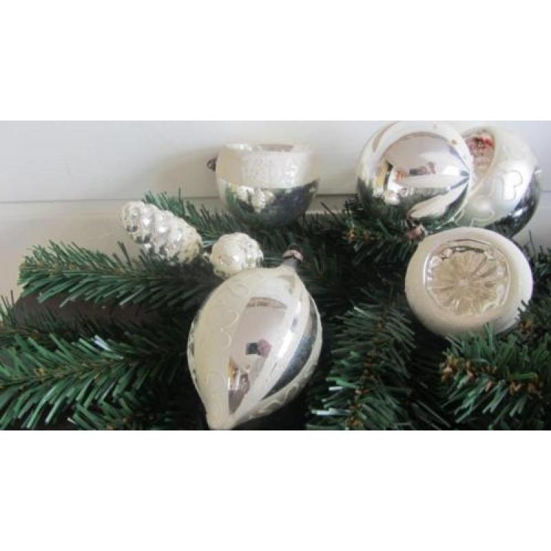 Kavel oude kerstballen