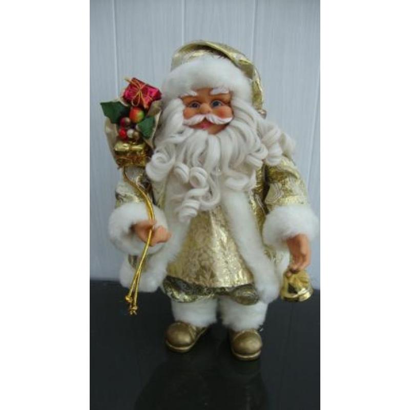 2 mooie kerstmannen en 1 kerstpop samen