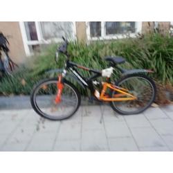 Mooie fiets, iets kleinere maat dan voor volwassenen.