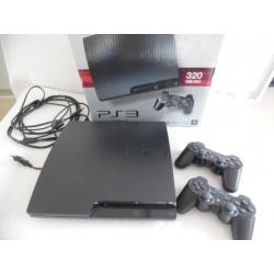 Playstation 3 slim, 320 GB met 6 spellen, 2 controllers