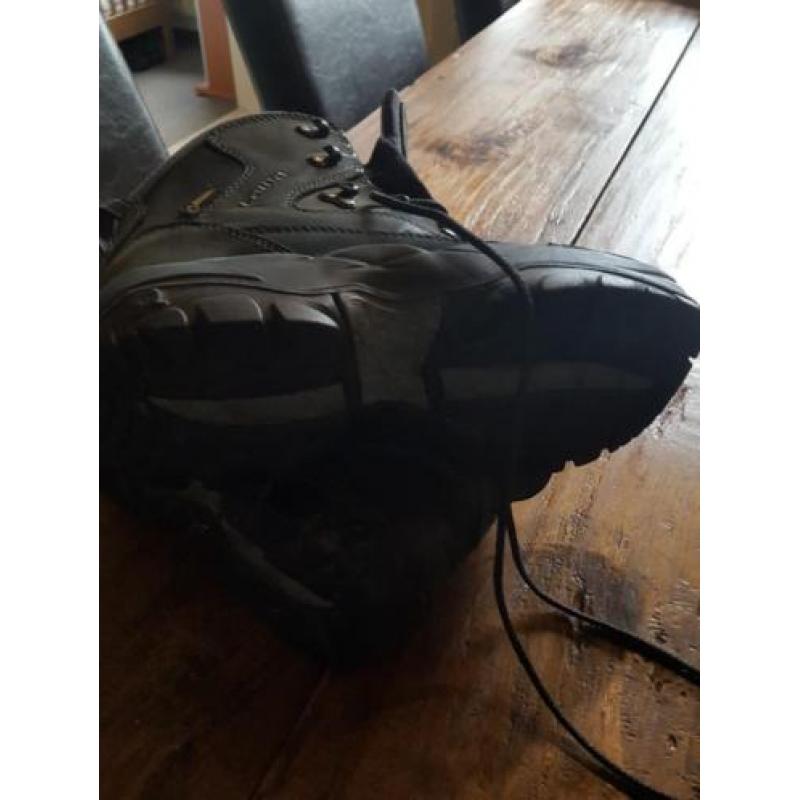 Lowa wandelschoenen maat 7. Dames .