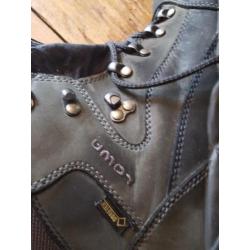 Lowa wandelschoenen maat 7. Dames .