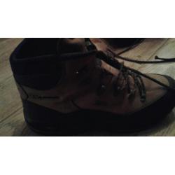 Bergschoenen merk lowa. Maat 47