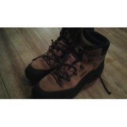 Bergschoenen merk lowa. Maat 47