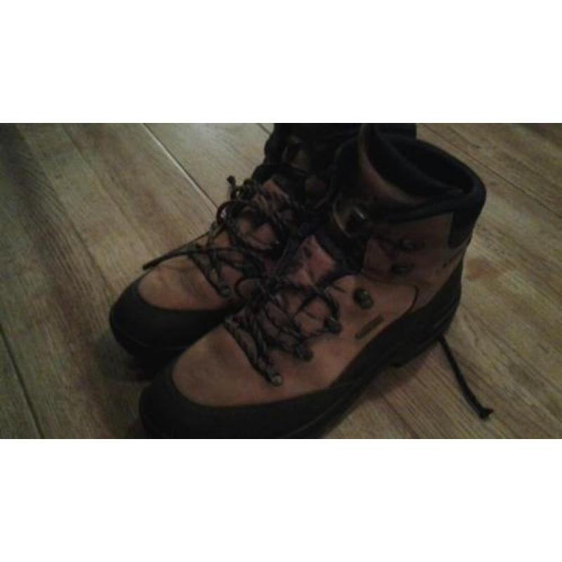 Bergschoenen merk lowa. Maat 47