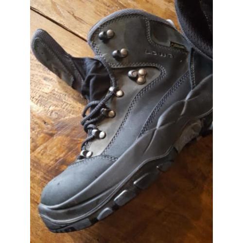 Lowa wandelschoenen maat 7. Dames .
