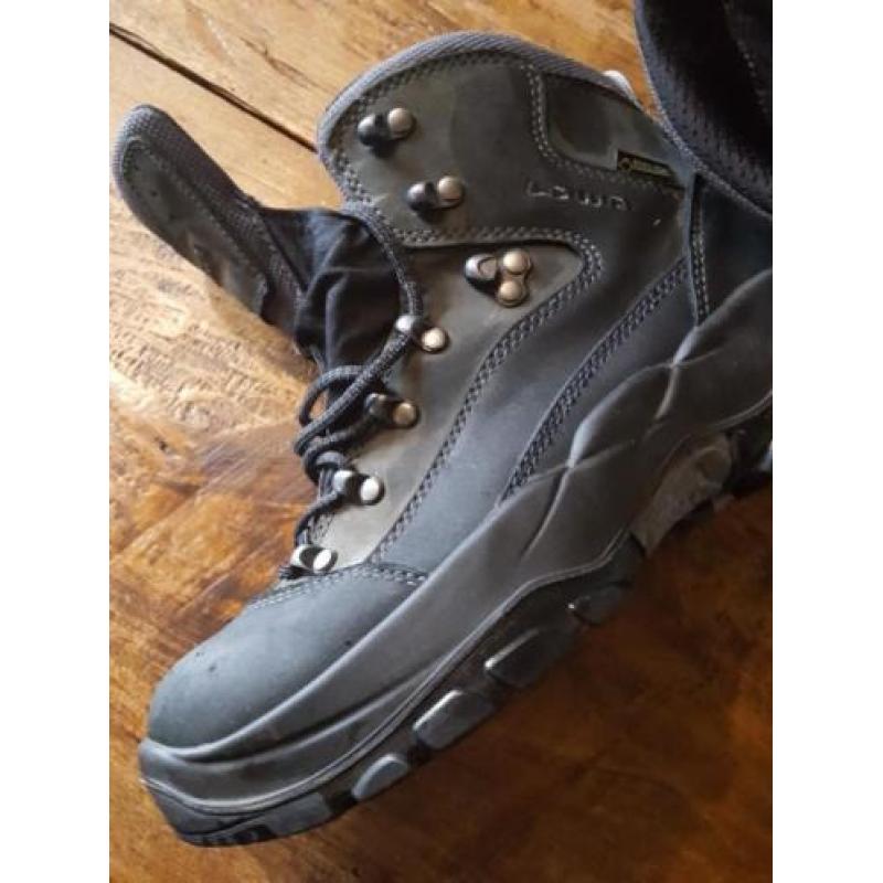 Lowa wandelschoenen maat 7. Dames .