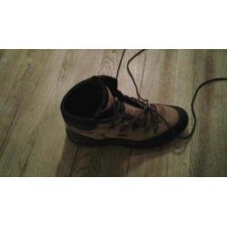 Bergschoenen merk lowa. Maat 47