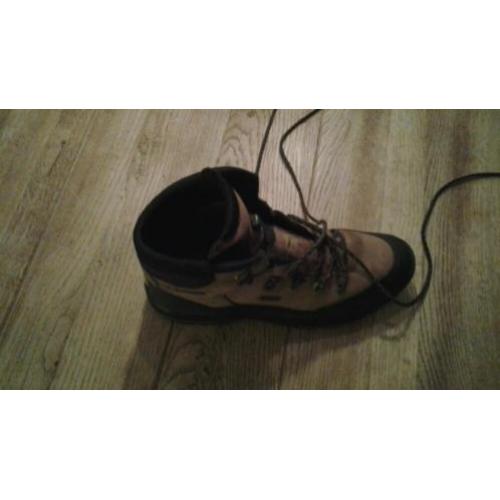 Bergschoenen merk lowa. Maat 47